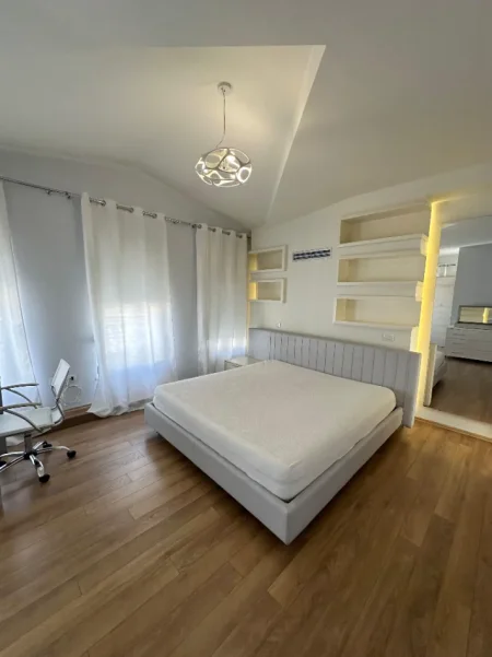 Tirane, jepet me qera Vile Vile 3 Katshe Kati 4, 370 m² 2.500 € (White House, TEG)