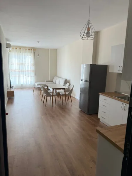 Tirane, jepet me qera apartament 1+1 Kati 3, 75 m² 550 € (Rruga 5 Maji)