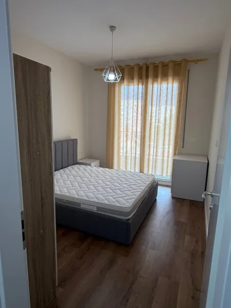 Tirane, jepet me qera apartament 1+1 Kati 3, 75 m² 550 € (Rruga 5 Maji)