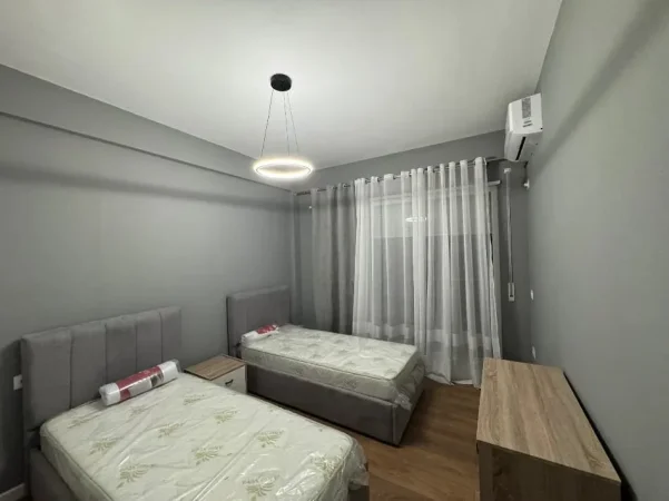 Tirane, jepet me qera apartament 2+1 Kati 3, 120 m² 1.200 € (Kopshti Botanik)