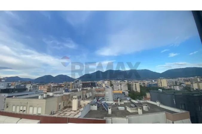 Tirane, jepet me qera apartament 2+1+Ballkon Kati 9, 90 m² 730 € (Pazari i ri)