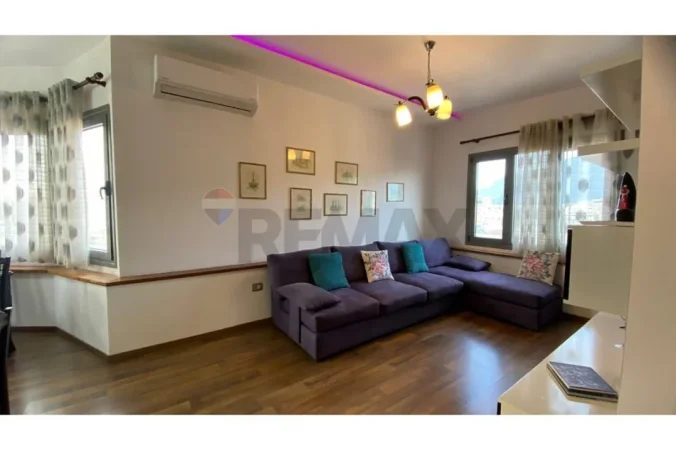 Tirane, jepet me qera apartament 2+1+Ballkon Kati 9, 90 m² 730 € (Pazari i ri)