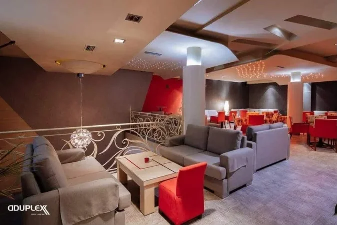 Korce, jepet me qera ambjent biznesi Kati 0, 370 m² 1.500 € (Bulevardi Rilindasit ( tek parku Rinia) Korce)