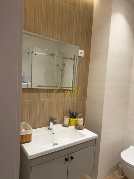 Tirane, jepet me qera apartament 1+1 Kati 3, 75 m² 720 € (ZOGU I ZI)