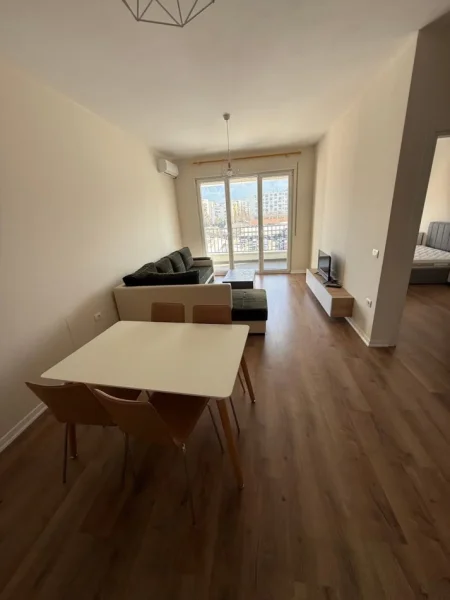 Tirane, jepet me qera apartament 1+1 Kati 4, 70 m² 500 € (Rruga 5 Maji)