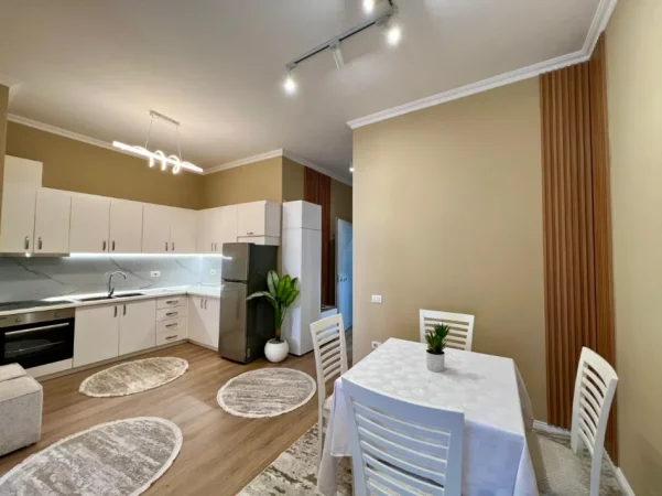 Tirane, jepet me qera apartament 1+1+Ballkon Kati 4, 70 m² 800 € (Kopshti Botanik)
