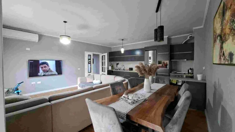 Tirane, jepet me qera apartament 2+1 Kati 3, 120 m² 700 € (DON BOSKO)