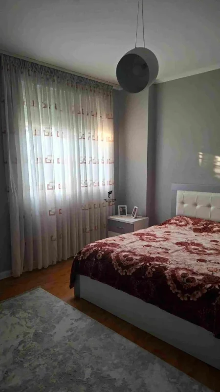 Tirane, jepet me qera apartament 2+1 Kati 3, 120 m² 700 € (DON BOSKO)