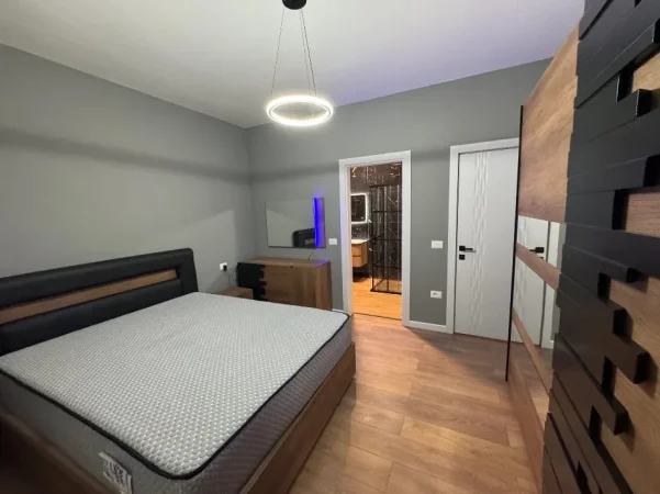 Tirane, jepet me qera apartament 2+1+Aneks+Ballkon Kati 3, 120 m² 1.200 € (Rruga Pinare)
