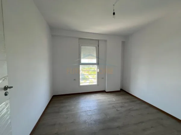 Tirane, jepet me qera apartament 3+1 Kati 4, 151 m² 530 € (5 Maji)