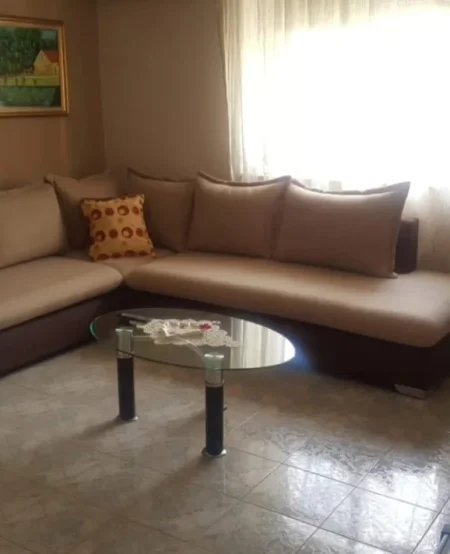 Tirane, jepet me qera apartament 1+1 Kati 3, 53 m² 500 € (Rruga e Elbasanit)