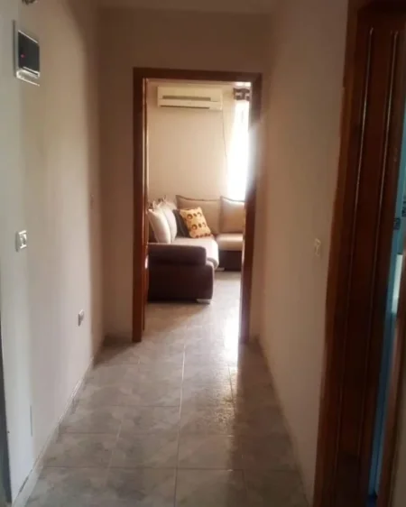 Tirane, jepet me qera apartament 1+1 Kati 3, 53 m² 500 € (Rruga e Elbasanit)