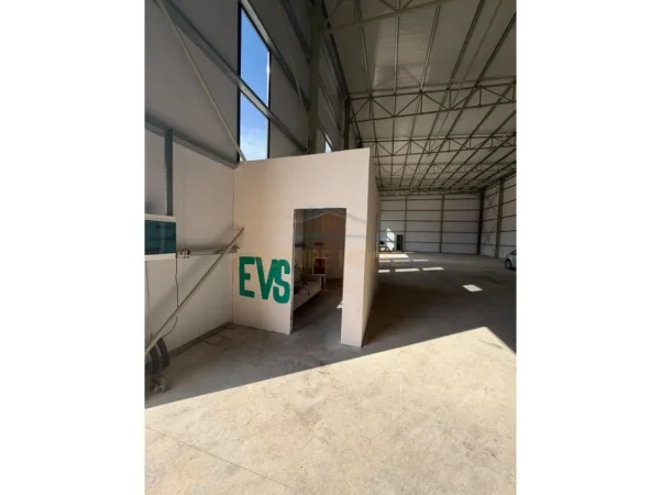 Tirane, jepet me qera ambjent biznesi Kati 0, 500 m² 2.000 € (Marikaj)