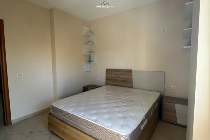 Tirane, jepet me qera apartament 2+1 Kati 4, 80 m² 570 € (Rruga Riza Cerova)