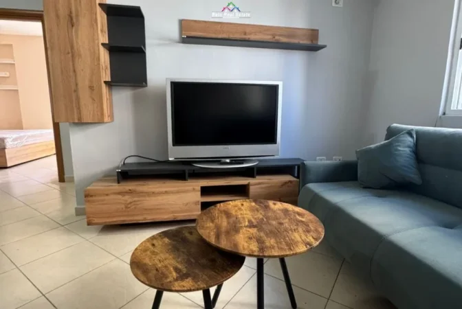Tirane, jepet me qera apartament 2+1 Kati 4, 80 m² 570 € (Rruga Riza Cerova)