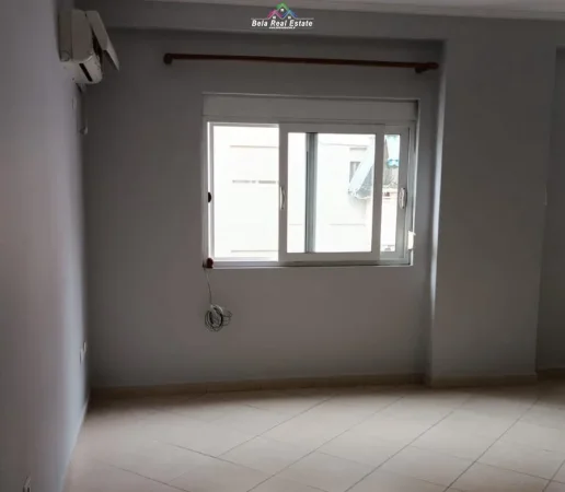 Tirane, jepet me qera apartament 2+1 Kati 4, 80 m² 570 € (Rruga Riza Cerova)
