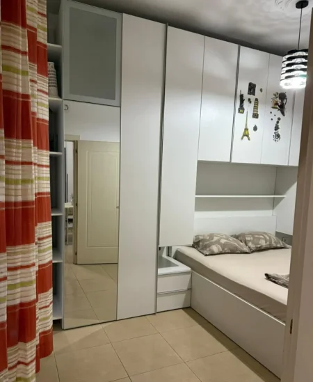 Tirane, jepet me qera apartament 1+1 Kati 3, 60 m² 500 € (TODI SHKURTI)
