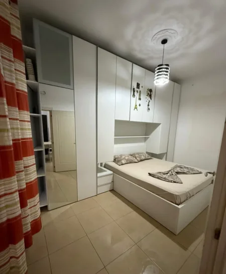 Tirane, jepet me qera apartament 1+1 Kati 3, 60 m² 500 € (TODI SHKURTI)