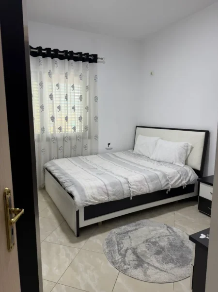Tirane, jepet me qera apartament 2+1 , 98 m² 500 € (PASKUQAN)