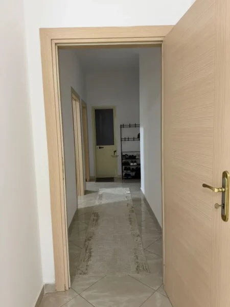 Tirane, jepet me qera apartament 2+1 , 98 m² 500 € (PASKUQAN)