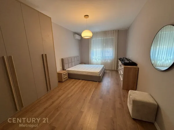 Tirane, jepet me qera apartament 2+1+Ballkon Kati 6, 122 m² 1.500 € (liqeni i thate)