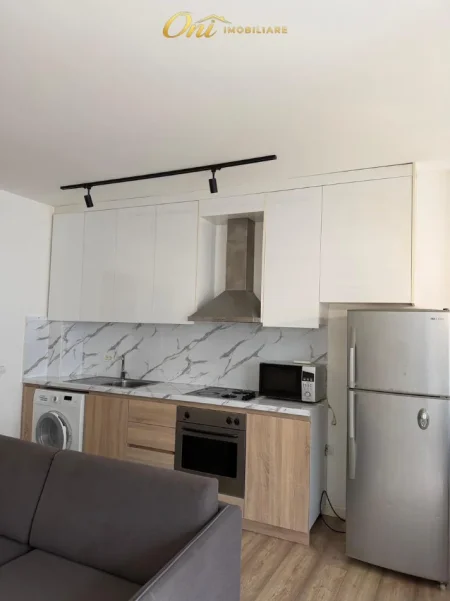 Tirane, jepet me qera apartament 1+1 Kati 2, 65 m² 500 € (RRUGA E BARRIKADAVE)