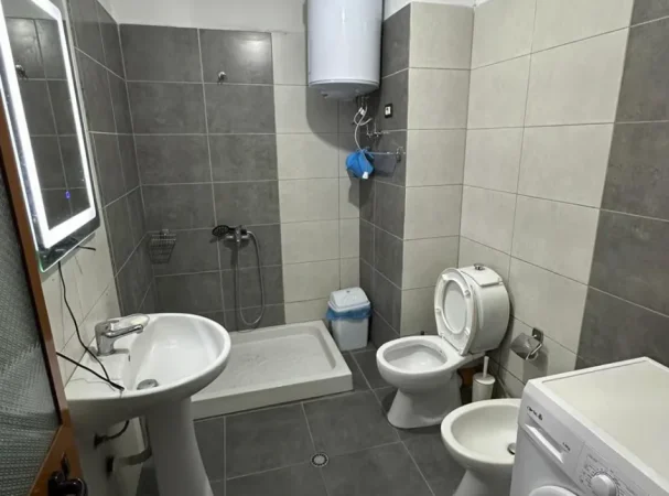 Tirane, jap me qera apartament 2+1+Ballkon Kati 7, 87 m² 600 € (Don Bosko)