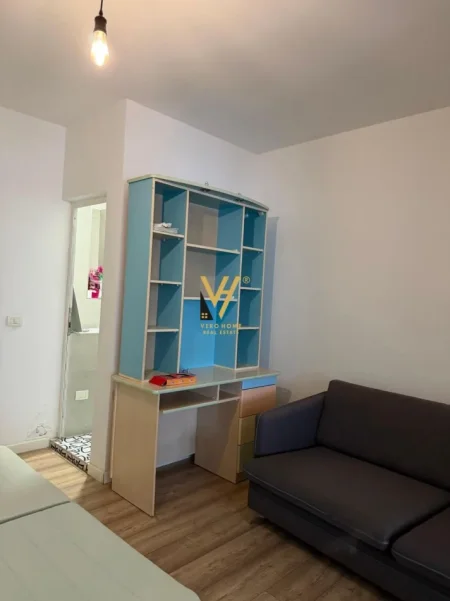 Tirane, jepet me qera apartament 1+1+Ballkon Kati 1, 65 m² 520 € (RRUGA E BARRIKADAVE)