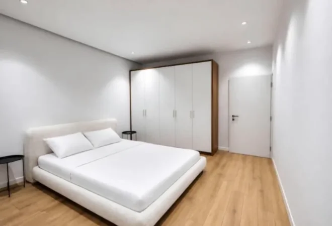 Tirane, jepet me qera apartament 2+1+Ballkon , 100 m² 1.300 € (Square 21)