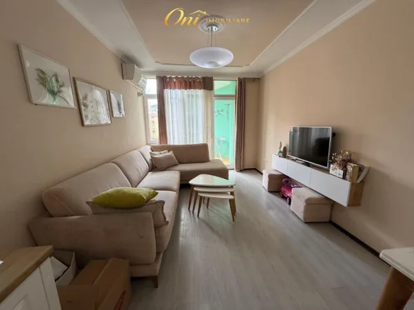Tirane, jepet me qera apartament 2+1 Kati 4, 90 m² 700 € (KOMUNA E PARISIT)
