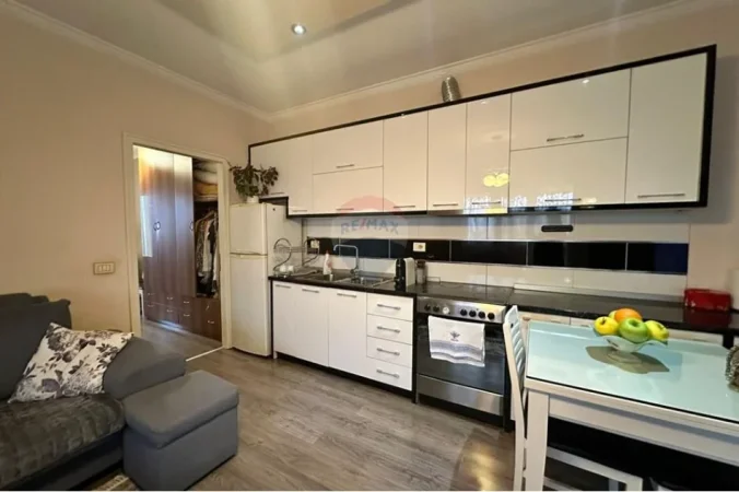 Shitet apartament Kati 8 2+1 Fusha Aviacionit