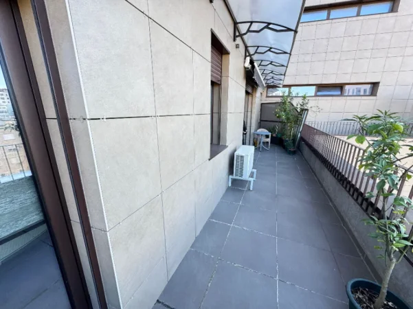 Tirane, jepet me qera apartament 1+1 Kati 5, 700 € (RRUGA E BARRIKADAVE)