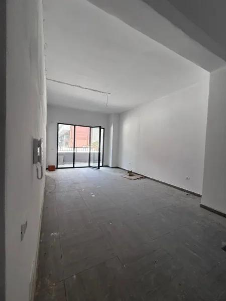 Tirane, shitet apartament 2+1 Kati 1, 107 m² 171.360 € (Rruga e Elbasanit)