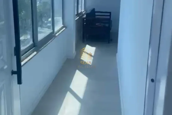 Tirane, jepet me qera ambjent biznesi Kati 3, 110 m² 800 € (Sauk)