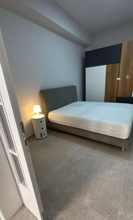 Tirane, jepet me qera apartament 2+1 , 75 m² 600 € (PRANE SHKOLLES BESNIK SYKJA)
