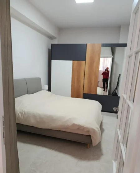 Tirane, jepet me qera apartament 2+1 , 75 m² 600 € (PRANE SHKOLLES BESNIK SYKJA)