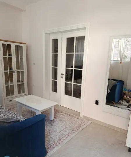 Tirane, jepet me qera apartament 2+1 , 75 m² 600 € (PRANE SHKOLLES BESNIK SYKJA)