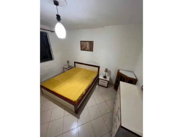 Tirane, jepet me qera apartament 1+1 Kati 5, 55 m² 300 € (Shkoze)
