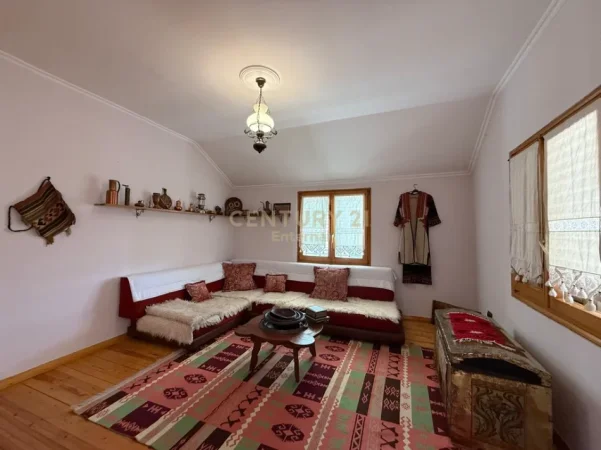 Tirane, jepet me qera Vile 2+1+Ballkon Kati 3, 225 m² 1.100 € (selite)