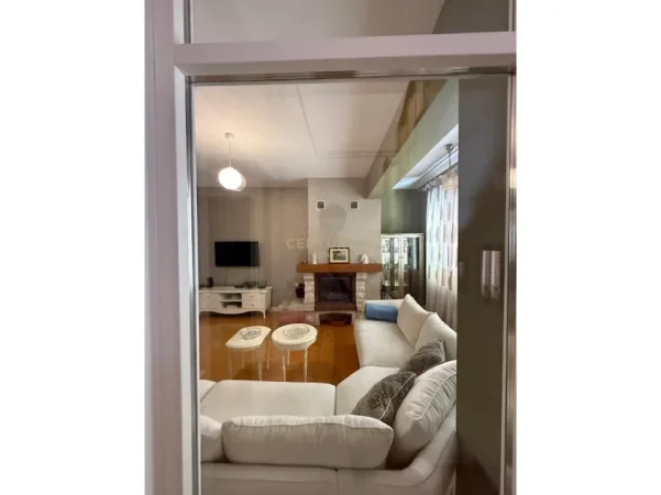 Tirane, jepet me qera Vile 2+1+Ballkon Kati 3, 225 m² 1.100 € (selite)