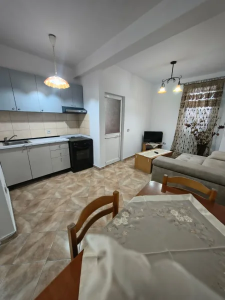 Tirane, jepet me qera shtepi 2+1+Ballkon Kati 3, 60 m² 400 € 