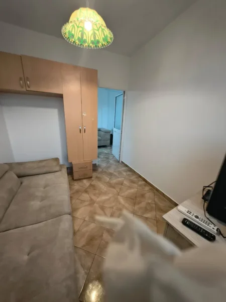 Tirane, jepet me qera shtepi 2+1+Ballkon Kati 3, 60 m² 400 € 