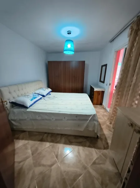 Tirane, jepet me qera shtepi 2+1+Ballkon Kati 3, 60 m² 400 € 