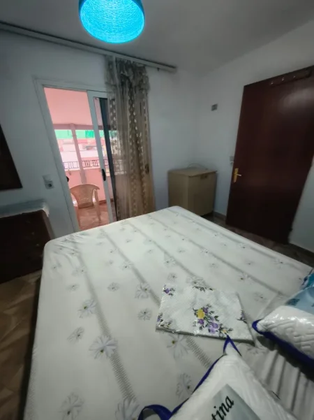 Tirane, jepet me qera shtepi 2+1+Ballkon Kati 3, 60 m² 400 € 
