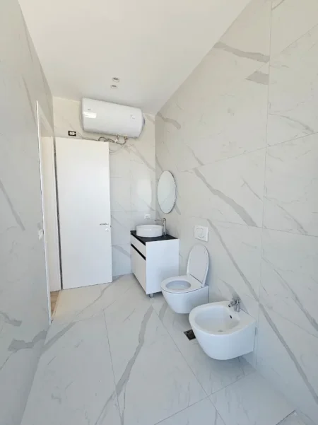 Tirane, jepet me qera apartament 2+1 , 120 m² 1.600 € (Kompleksi Delijorgji)