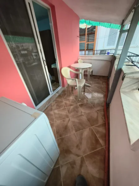 Tirane, jepet me qera shtepi 2+1+Ballkon Kati 3, 60 m² 400 € 