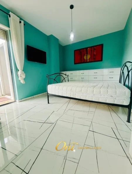 Tirane, jepet me qera apartament 2+1 Kati 4, 140 m² 1.200 € (LIQENI I THATE)