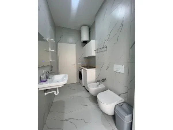 Tirane, jepet me qera apartament 1+1+Ballkon Kati 2, 60 m² 400 € (Kompleksi Kadiu)
