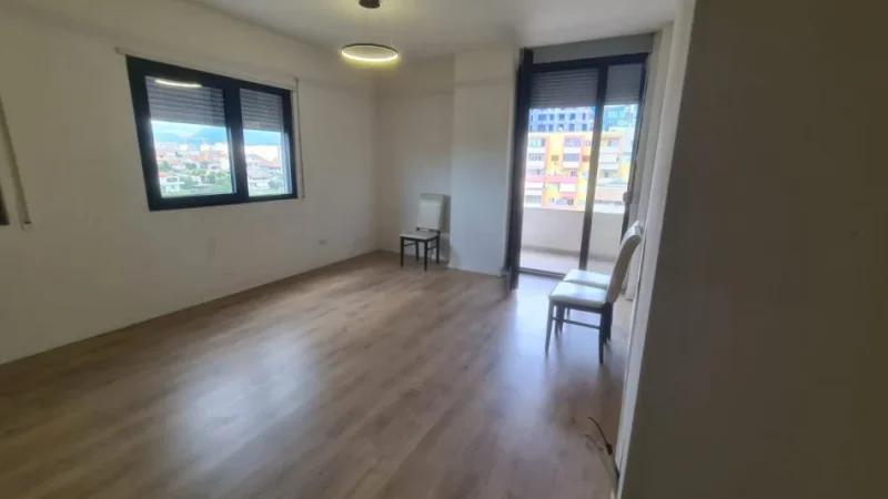 Tirane, jepet me qera apartament 2+1 Kati 4, 102 m² 550 € (Ali Demi)