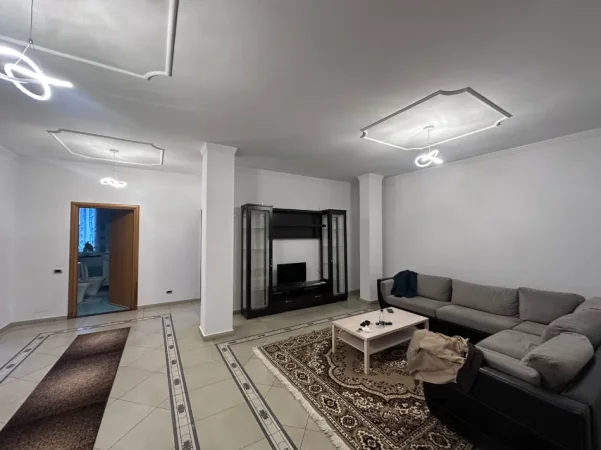 Tirane, jepet me qera 2+1 Kati 3, 140 m² (myslym keta)